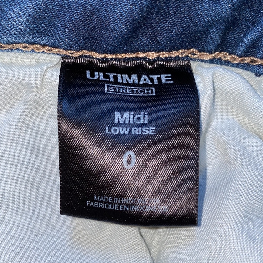 Express Shorts - Picture 3 of 3